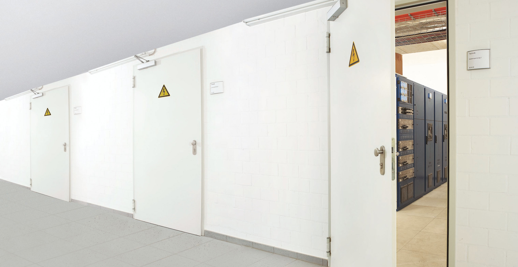 Laagspanningsruimtes brandwerend maken: waarom de eisen veranderen en waar het vaak misgaat