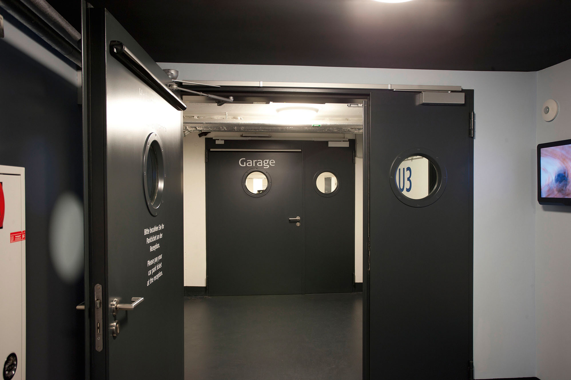 Brandwerende loopdeur met rond brandwerend glas