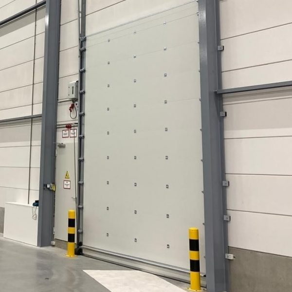 Brandwerende snelloopdeur met hoge openingssnelheid bij doorgang