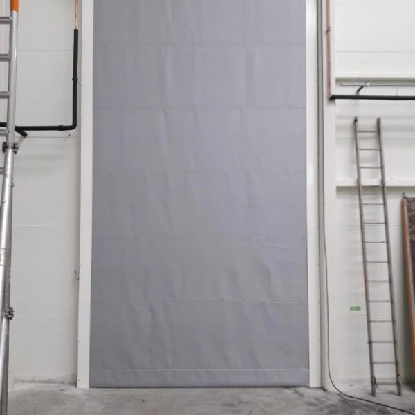Rookgordijn in een atrium van een utiliteitsgebouw