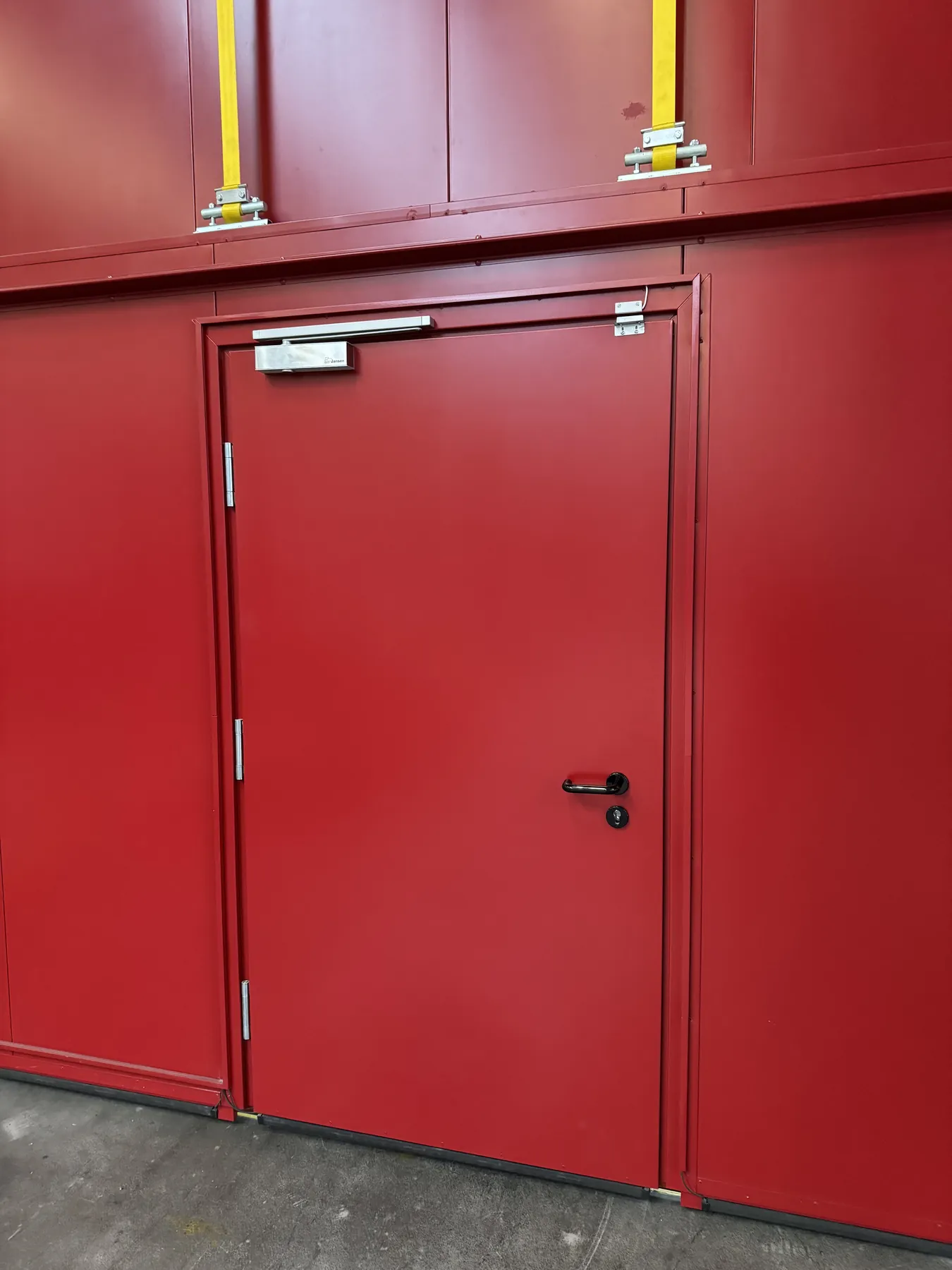 Brandwerende hefdeur met loopdeur