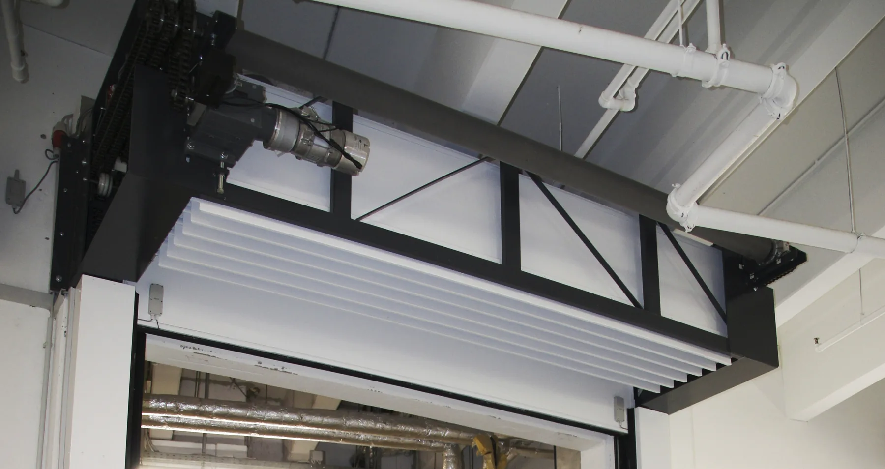 Detail aandrijving en stapelmechanisme brandwerende stapeldeur